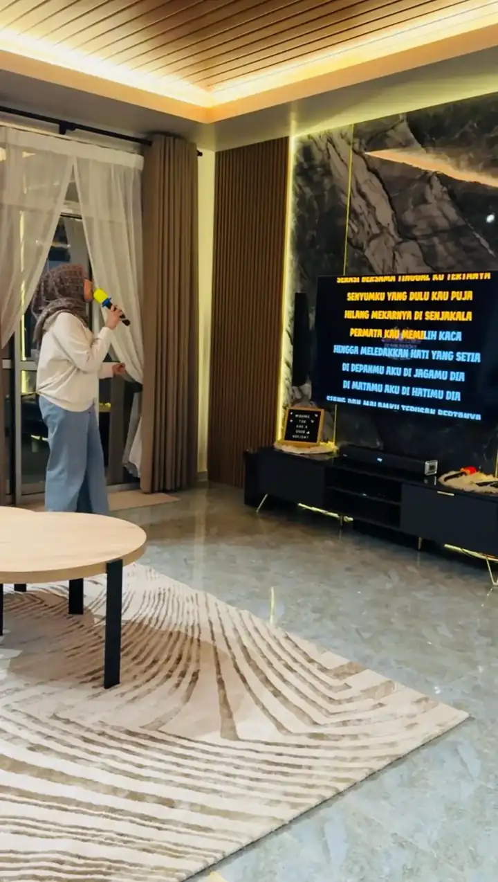 Ruang Tamu dan Karaoke